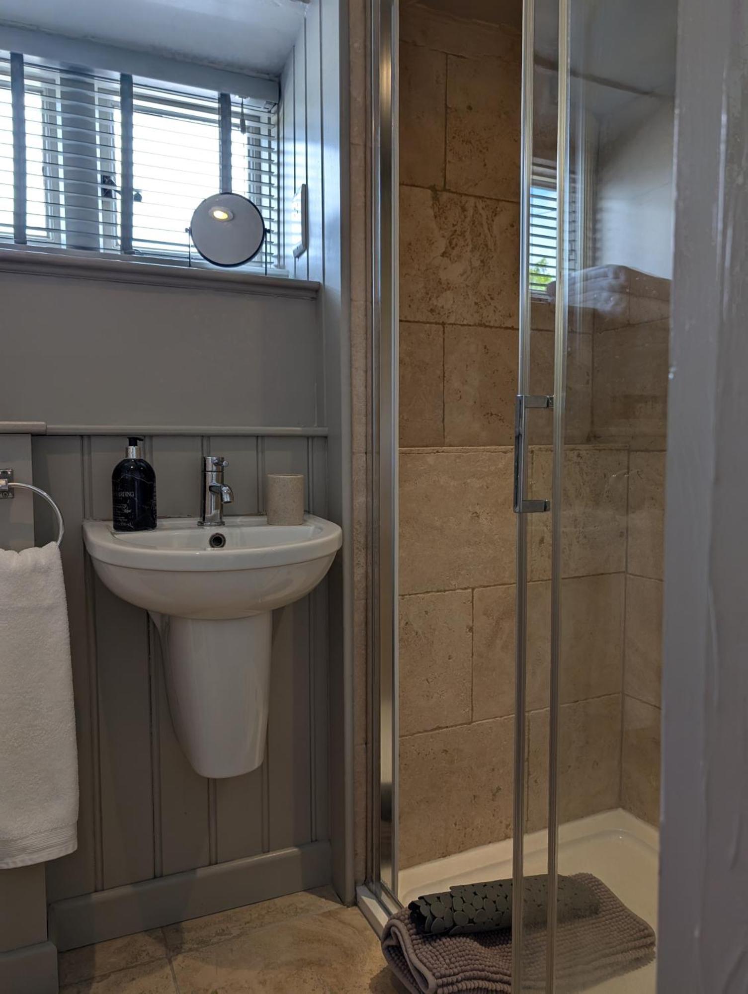 The Keepers Arms Inn Quenington